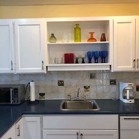 Loyalist Lofts Apartment Пиктън Екстериор снимка