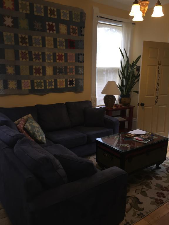 Loyalist Lofts Apartment Пиктън Екстериор снимка