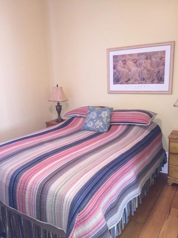 Loyalist Lofts Apartment Пиктън Екстериор снимка