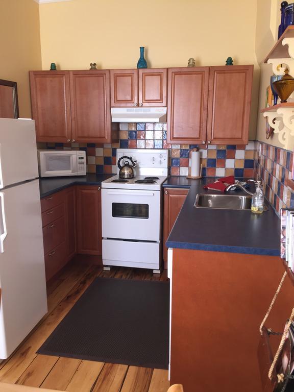 Loyalist Lofts Apartment Пиктън Екстериор снимка