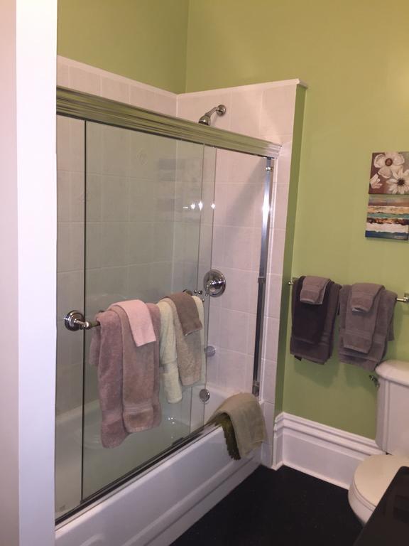 Loyalist Lofts Apartment Пиктън Екстериор снимка