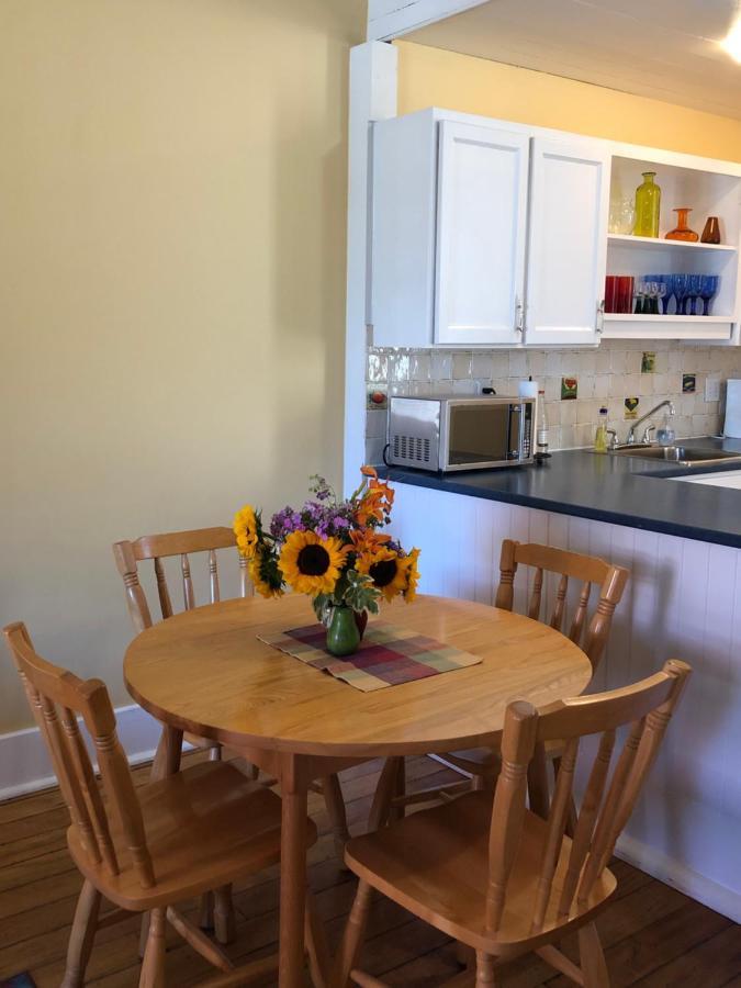 Loyalist Lofts Apartment Пиктън Екстериор снимка