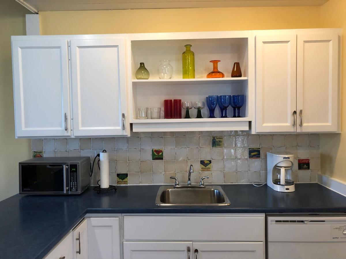 Loyalist Lofts Apartment Пиктън Екстериор снимка