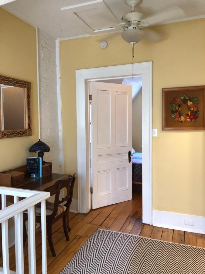 Loyalist Lofts Apartment Пиктън Екстериор снимка