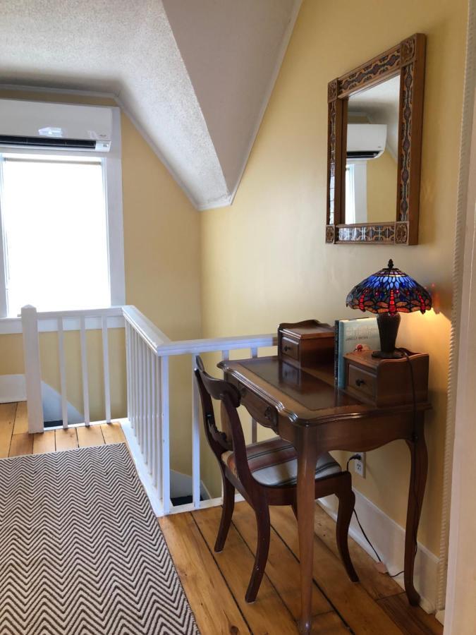 Loyalist Lofts Apartment Пиктън Екстериор снимка