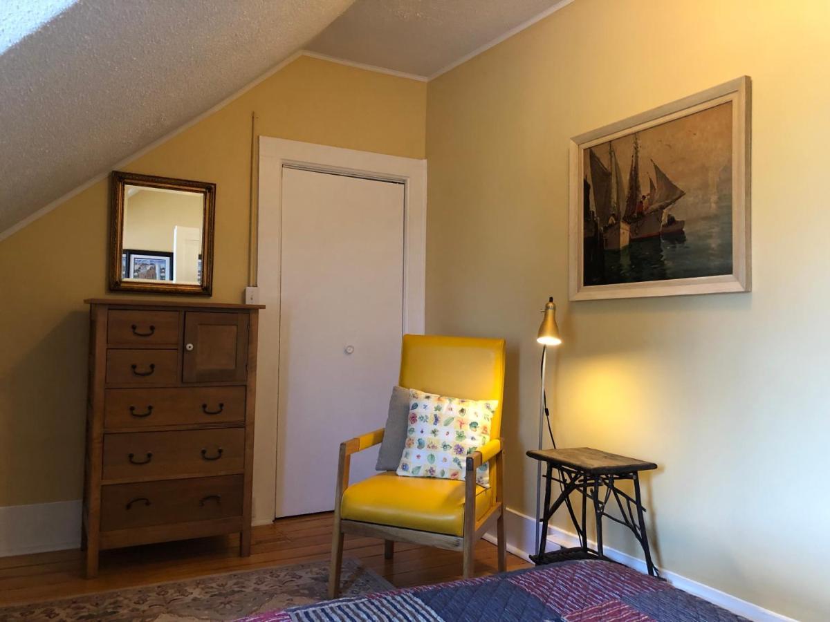 Loyalist Lofts Apartment Пиктън Екстериор снимка