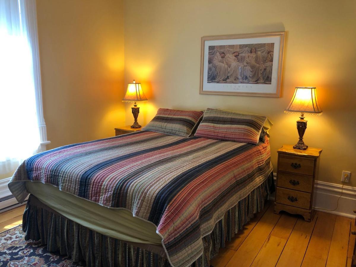 Loyalist Lofts Apartment Пиктън Екстериор снимка