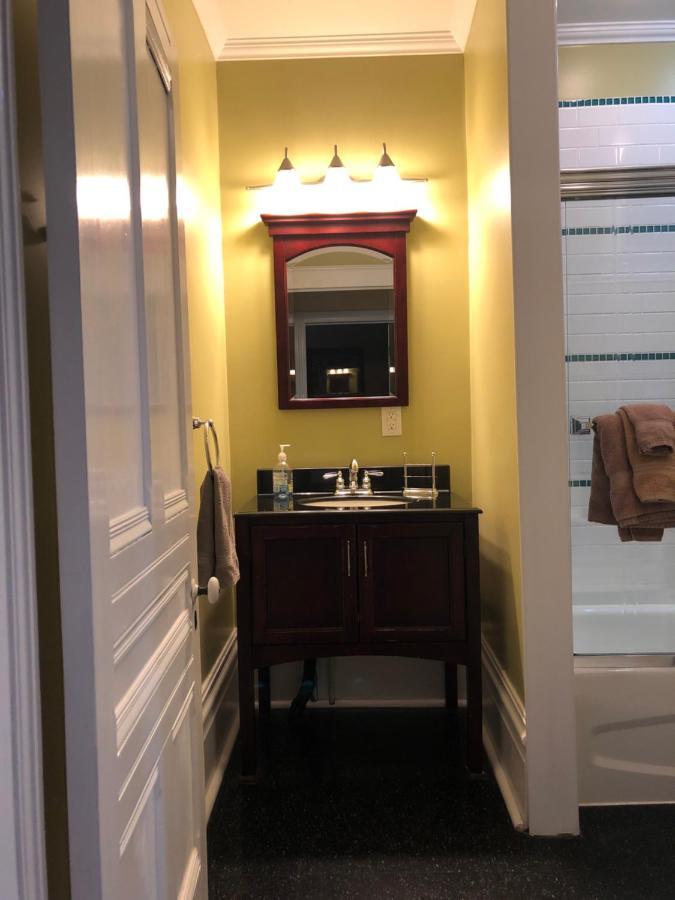 Loyalist Lofts Apartment Пиктън Екстериор снимка