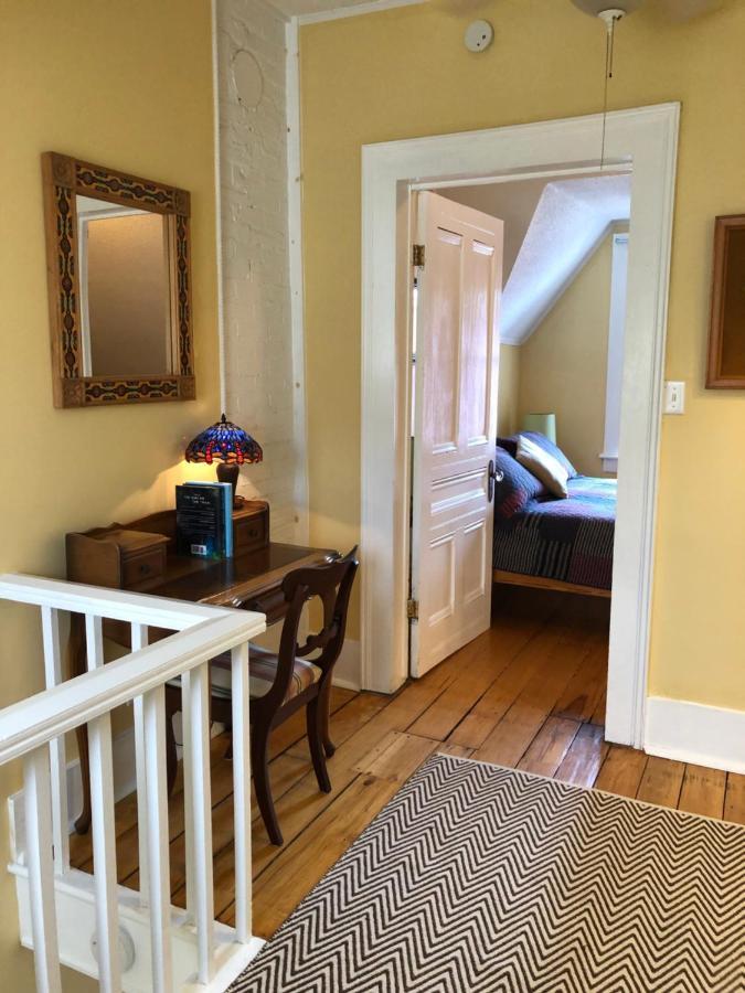 Loyalist Lofts Apartment Пиктън Екстериор снимка