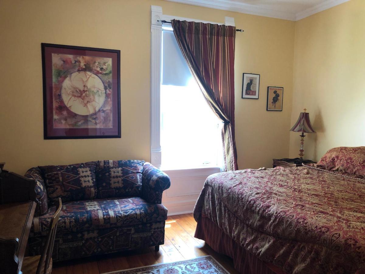 Loyalist Lofts Apartment Пиктън Екстериор снимка